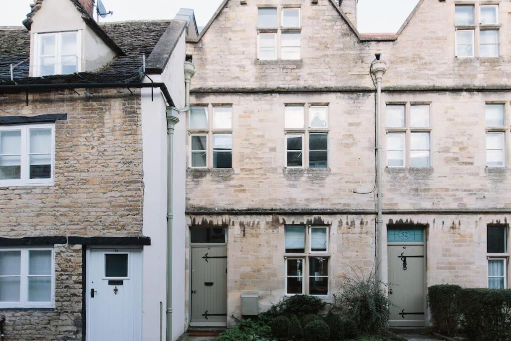 Beautiful House, Cirencester Centre, Parking Kültér fotó